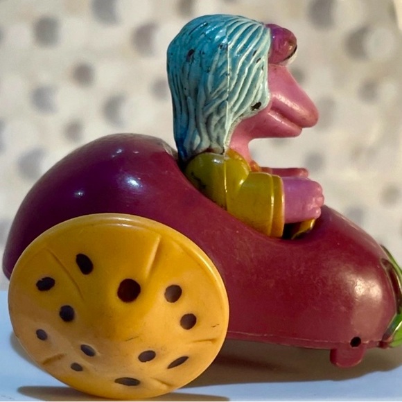 FRAGGLE ROCK - MOKEY IN EGGPLANT CAR -1988 - Picture 2 of 4